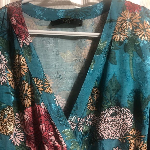 Floral wrap blouse - Picture 4 of 7